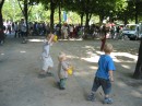 Jonas, Thilo und Kai Leon am Rande der Champs-Elysee.